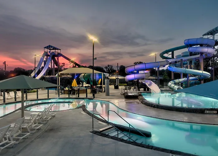 Family Fun! Sleeps 8, King Bed, 2 Queens, And Sofa Bed, Games - In Rogers