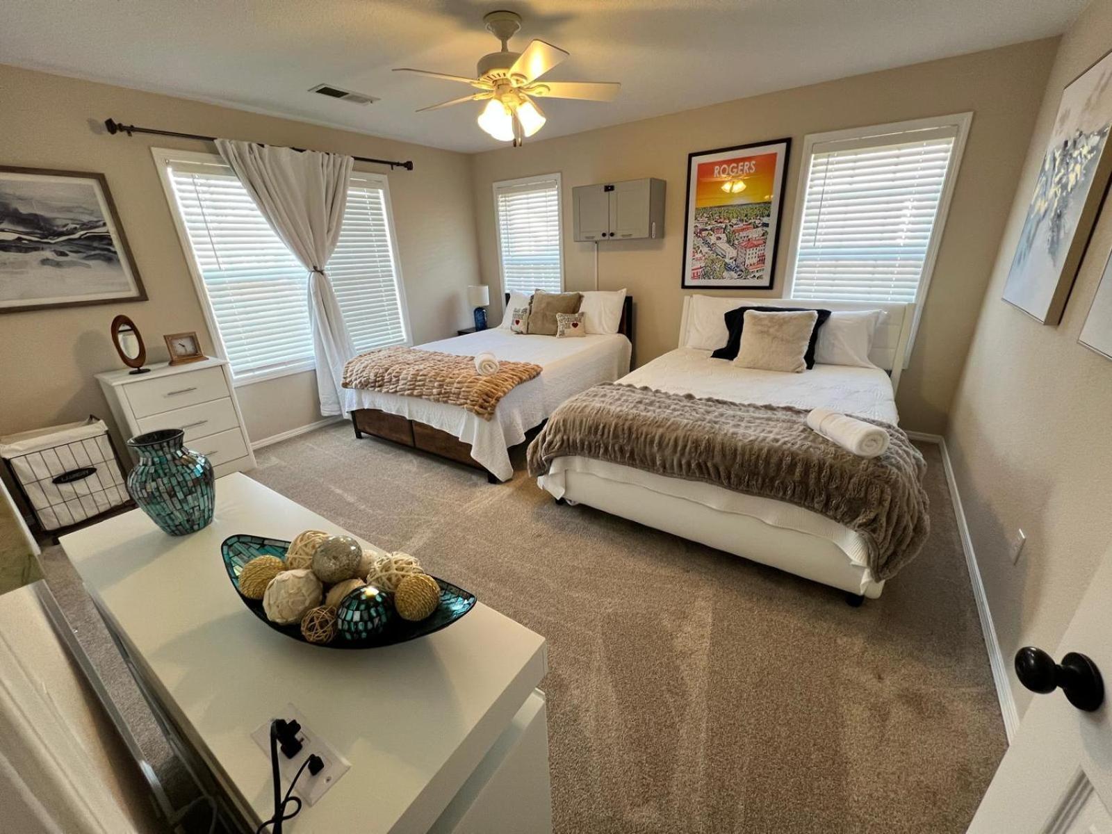 Hébergement de vacances Family Fun! Sleeps 8, King Bed, 2 Queens, And Sofa Bed, Games - In