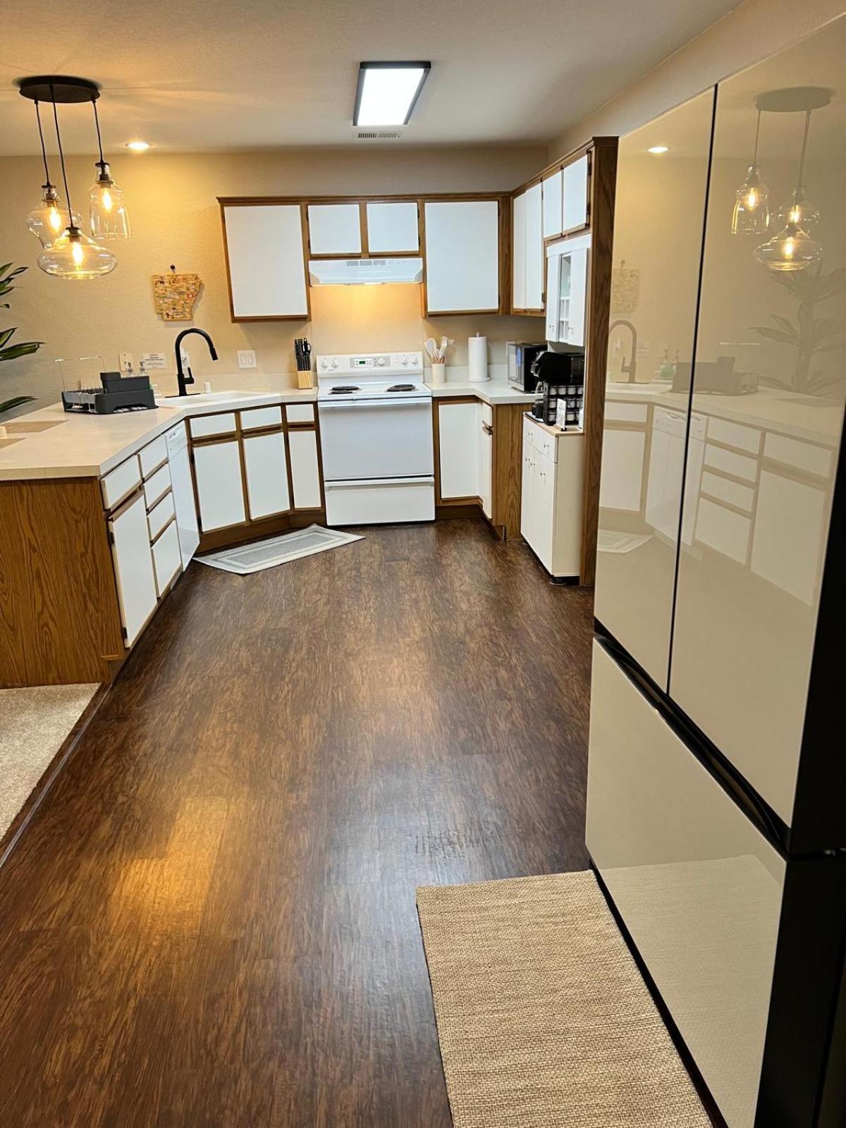 Family Fun! Sleeps 8, King Bed, 2 Queens, And Sofa Bed, Games - In Rogers