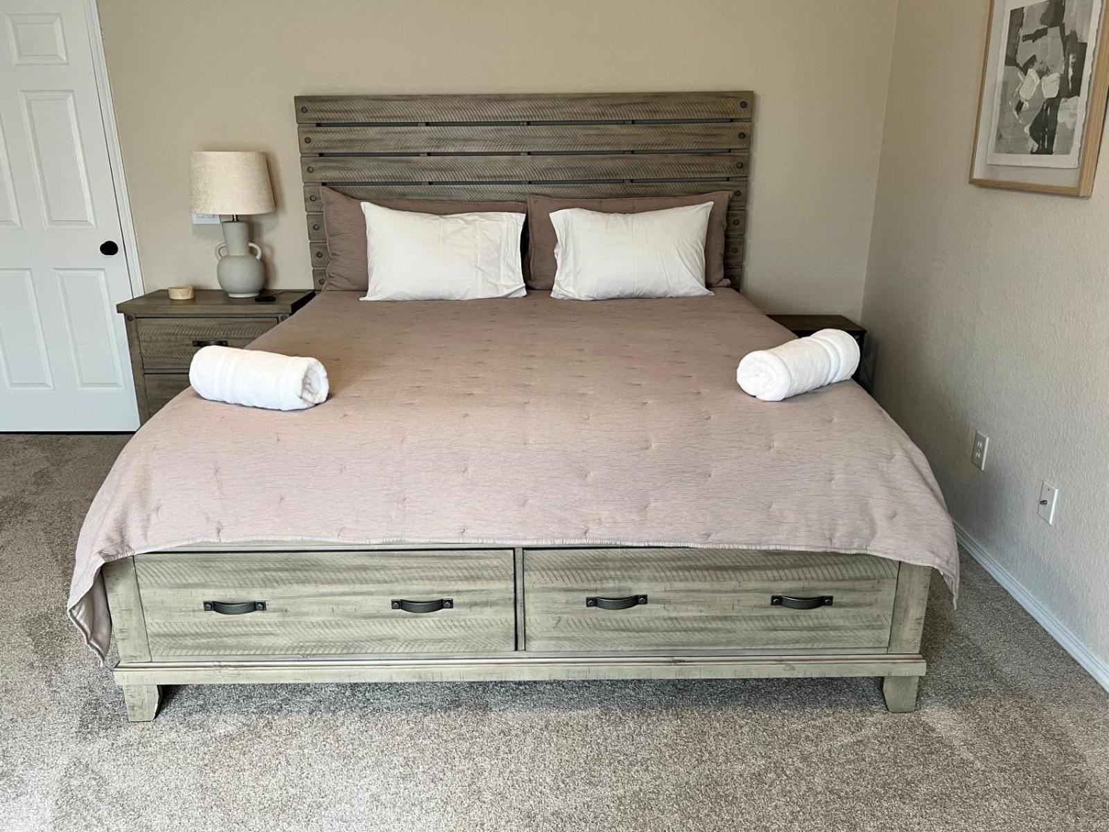 Hébergement de vacances Family Fun! Sleeps 8, King Bed, 2 Queens, And Sofa Bed, Games - In