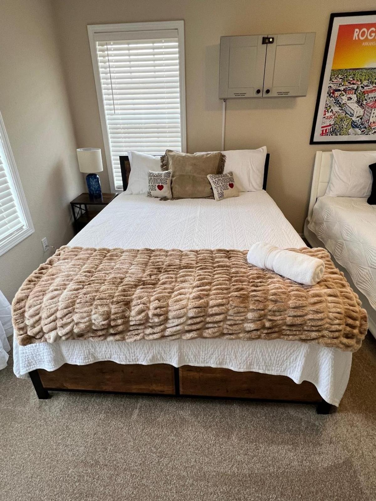 Family Fun! Sleeps 8, King Bed, 2 Queens, And Sofa Bed, Games - In